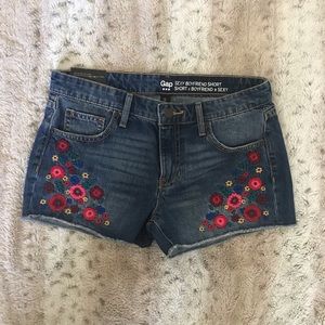 Gap flower accent jean shorts